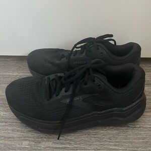 Brooks Max 2 Size 8 Extra Wide